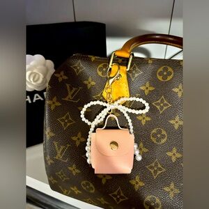 NWT Pearl Bow Small Bag Keychain